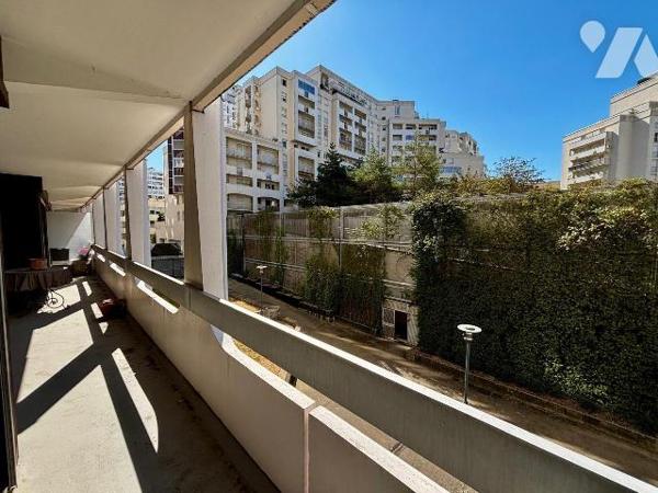 EXCLUSIVITÉ RENNES CENTRE-VILLE COLOMBIER. Appartement de TYPE 5 avec balcon Sud et garage.
Em...