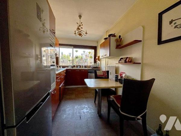 EXCLUSIVITÉ RENNES CENTRE-VILLE COLOMBIER. Appartement de TYPE 5 avec balcon Sud et garage.
Em...