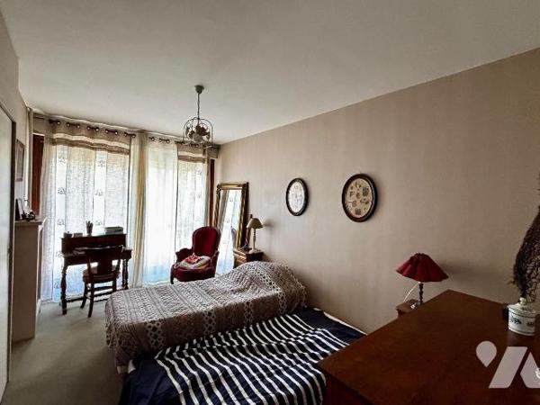 EXCLUSIVITÉ RENNES CENTRE-VILLE COLOMBIER. Appartement de TYPE 5 avec balcon Sud et garage.
Em...