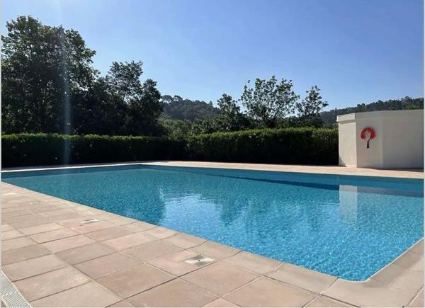 Beau 3 pièces en RDJ. Résidence de standing avec piscines !
