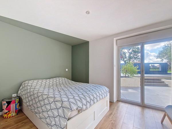 Maison A VENDRE, centre bourg de CHAMPTOCEAUX, 5 chambres, double garage, jardin avec piscine