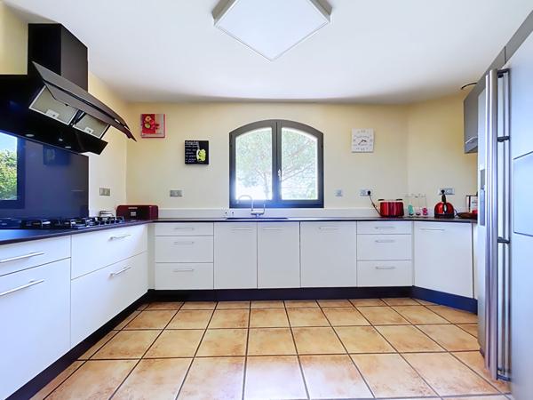 Maison T4 plain-pied avec piscine et sous-sol - Bruguières 31150