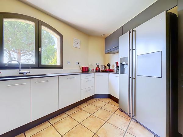 Maison T4 plain-pied avec piscine et sous-sol - Bruguières 31150