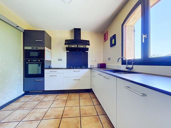 Maison T4 plain-pied avec piscine et sous-sol - Bruguières 31150