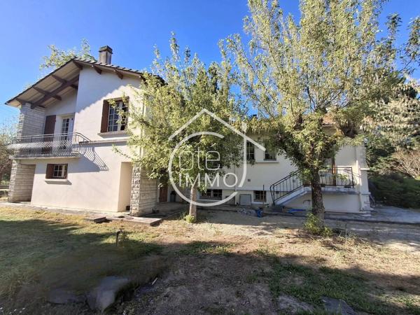 COURS-DE-PILE : Belle maison familiale 7 pièces de 183 m² avec jardin