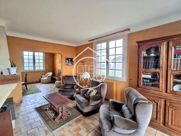 COURS-DE-PILE : Belle maison familiale 7 pièces de 183 m² avec jardin