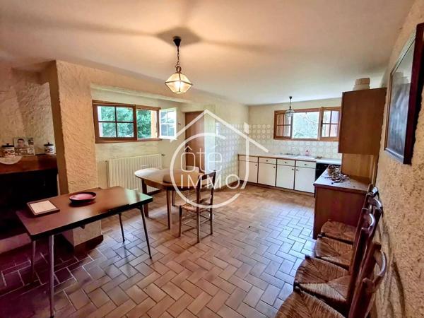 COURS-DE-PILE : Belle maison familiale 7 pièces de 183 m² avec jardin