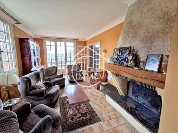 COURS-DE-PILE : Belle maison familiale 7 pièces de 183 m² avec jardin
