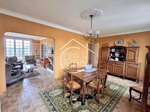 COURS-DE-PILE : Belle maison familiale 7 pièces de 183 m² avec jardin