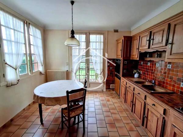 COURS-DE-PILE : Belle maison familiale 7 pièces de 183 m² avec jardin
