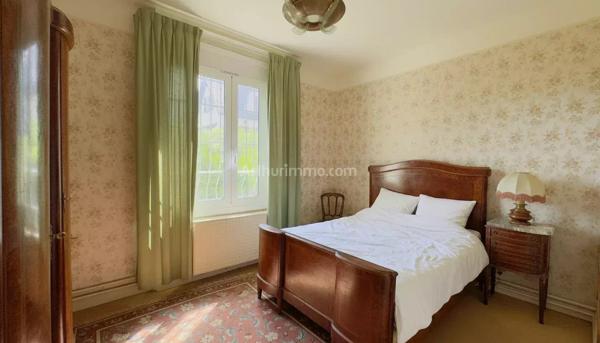 Vente                                                      Maison
                        
                     4 pièces                      145 m2                     à Saint-Fargeau-Ponthierry