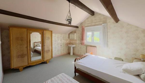 Vente                                                      Maison
                        
                     4 pièces                      145 m2                     à Saint-Fargeau-Ponthierry