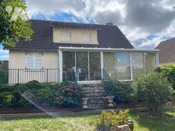 BARJOUVILLE, Secteur très recherché, nous vous proposons 
ce joli Pavillon sur sous-sol compos...