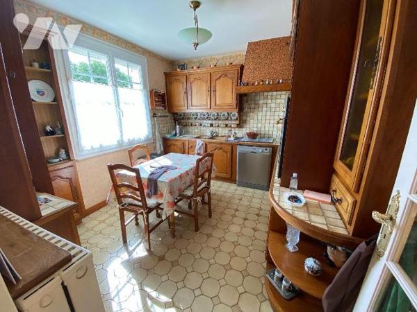 BARJOUVILLE, Secteur très recherché, nous vous proposons 
ce joli Pavillon sur sous-sol compos...