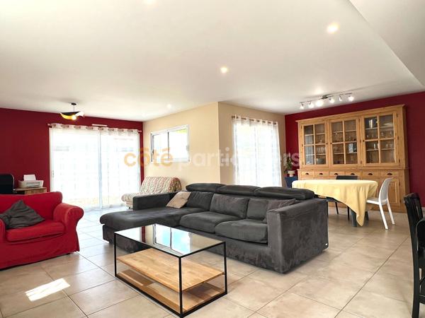 Vente
                Maison135 m² - 5 Pièces -
                    SAINT PIERRE DU MONT (40280)