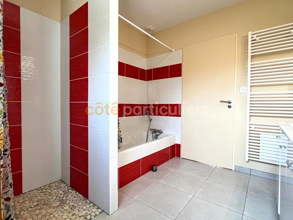 Vente
                Maison135 m² - 5 Pièces -
                    SAINT PIERRE DU MONT (40280)