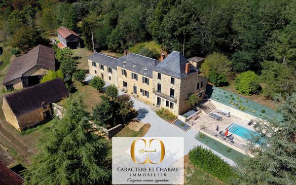 Sarlat-la-Canéda (24200) Propriété restaurée de 525 m2 - 2 gites - Dépendances - 1,7 hectares