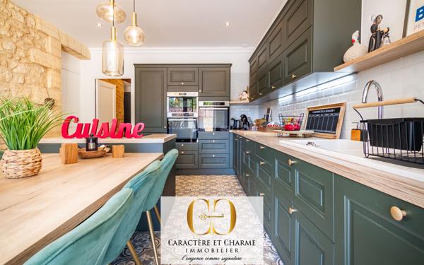 Sarlat-la-Canéda (24200) Propriété restaurée de 525 m2 - 2 gites - Dépendances - 1,7 hectares