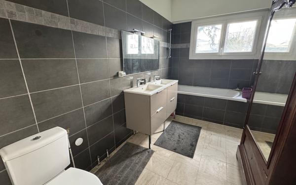 Appartement à vendre    4 pièces • 132 m2 Bordeaux