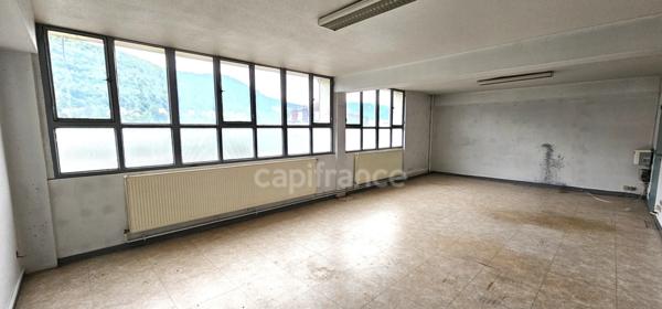 A vendre Bâtiment 1620 m2 sur axe très passant à Saint-Claude (39200)