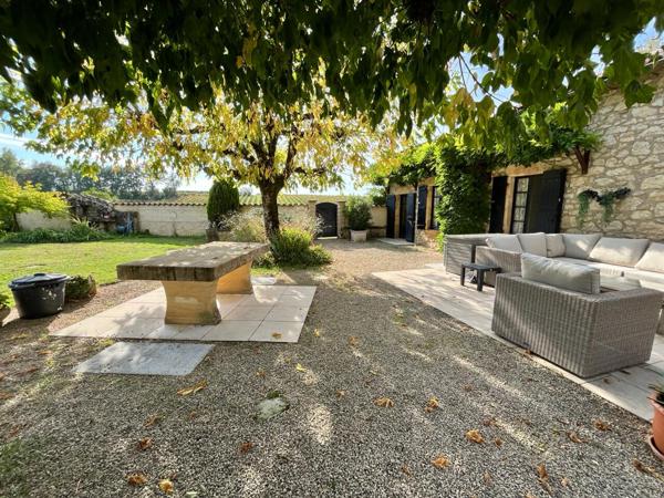 Jolie maison en pierre, de plain pied, située proche Prayssac