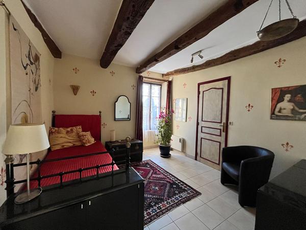 Jolie maison en pierre, de plain pied, située proche Prayssac