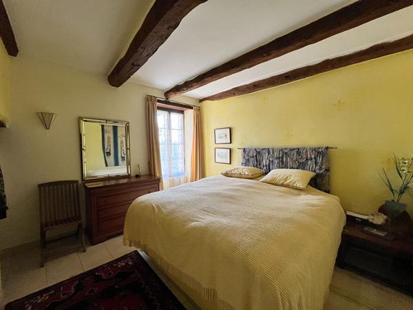 Jolie maison en pierre, de plain pied, située proche Prayssac