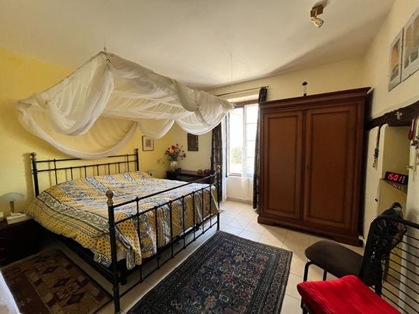 Jolie maison en pierre, de plain pied, située proche Prayssac