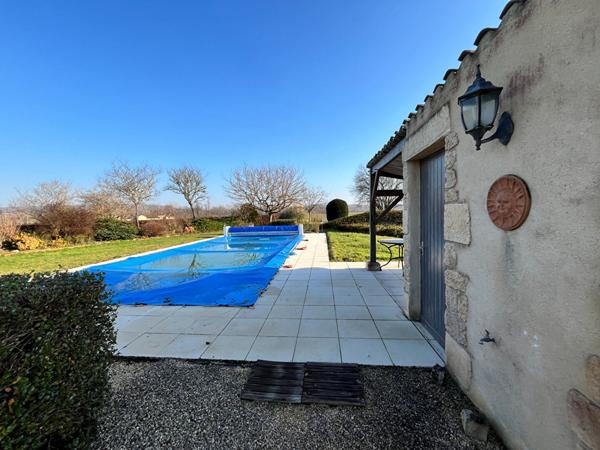 Jolie maison en pierre, de plain pied, située proche Prayssac