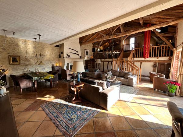 Jolie maison en pierre, de plain pied, située proche Prayssac