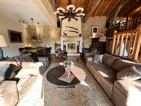 Jolie maison en pierre, de plain pied, située proche Prayssac