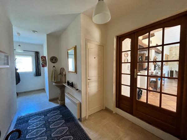 Jolie maison en pierre, de plain pied, située proche Prayssac