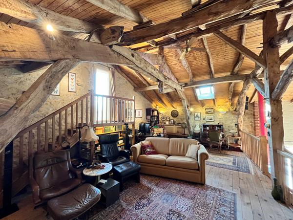 Jolie maison en pierre, de plain pied, située proche Prayssac