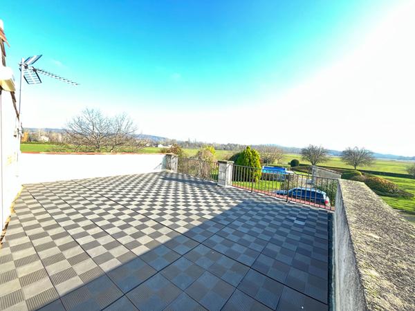 Jolie maison en pierre, de plain pied, située proche Prayssac