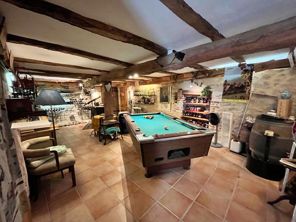 Jolie maison en pierre, de plain pied, située proche Prayssac