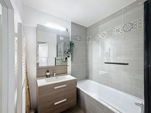 Appartement 3 pièces 65 m²  Balcon Dernier étage  Résidence 2018