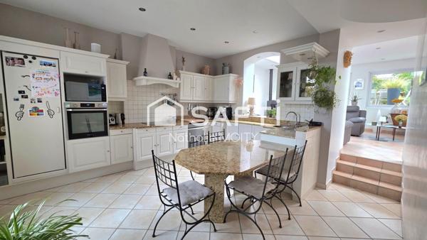 Superbe maison bourgeoise T8 avec un très beau jardin et un garage