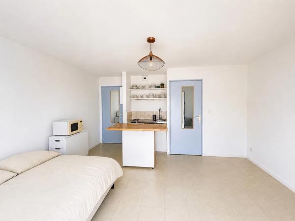 EXCLUSIVITÉ – Studio avec terrasse en résidence étudiante à Vannes – Libre d'occupation