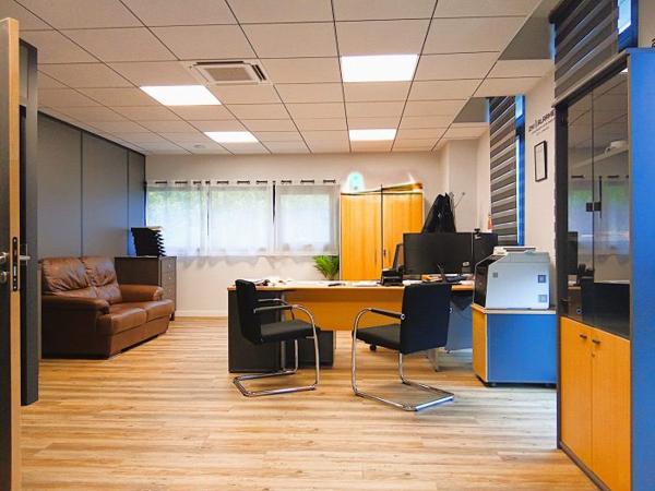 Bureau Villenave-d'Ornon 341 m²