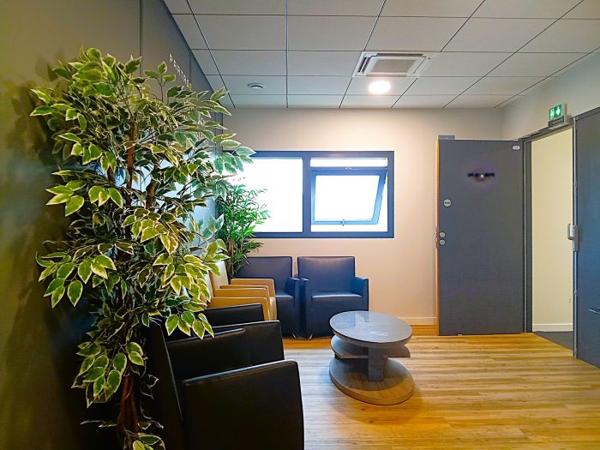 Bureau Villenave-d'Ornon 341 m²