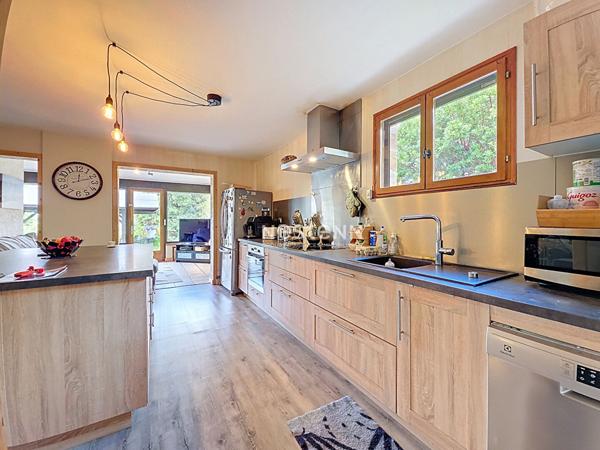 A VENDRE - ST. JEAN - Maison familiale 6 pièces, garage et jardin