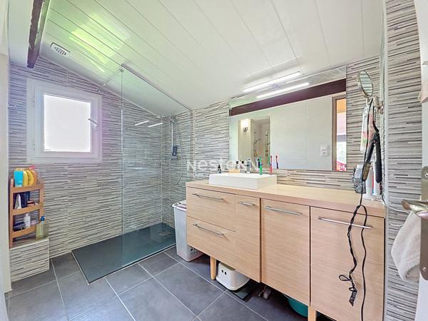 A VENDRE - ST. JEAN - Maison familiale 6 pièces, garage et jardin