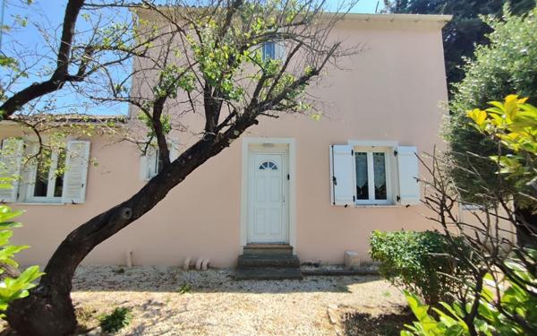 Maison à vendre    6 pièces •  Alès