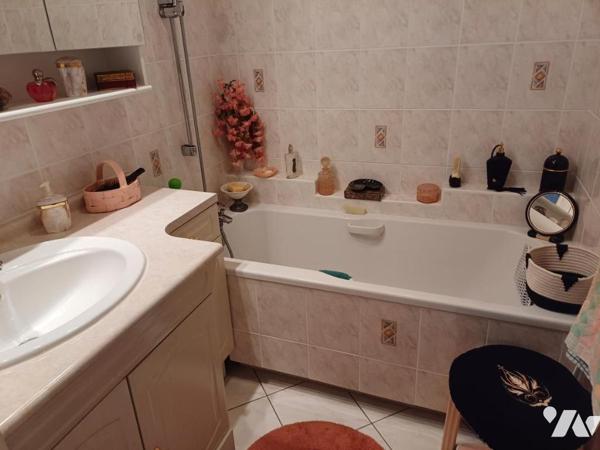 À VENDRE à REZÉ (44400) – Appartement T4 avec garage double et cave 