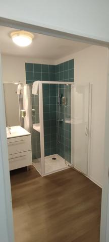 Super logement type studio tout équipé et bien situé !