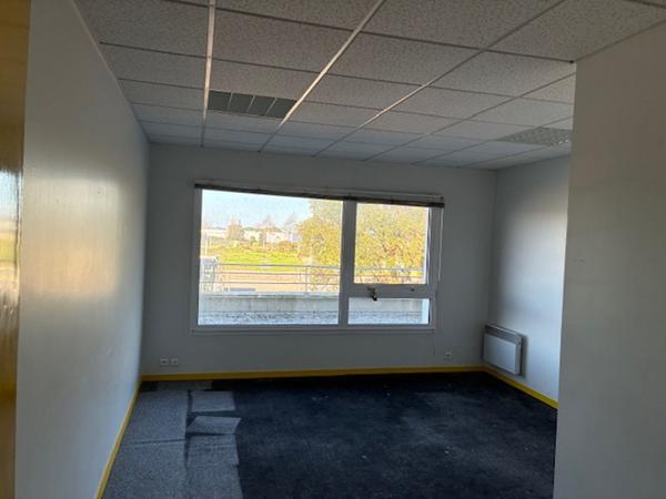 Bureau à louer 43 m2 à Saint-Nazaire quartier Océanis rénové