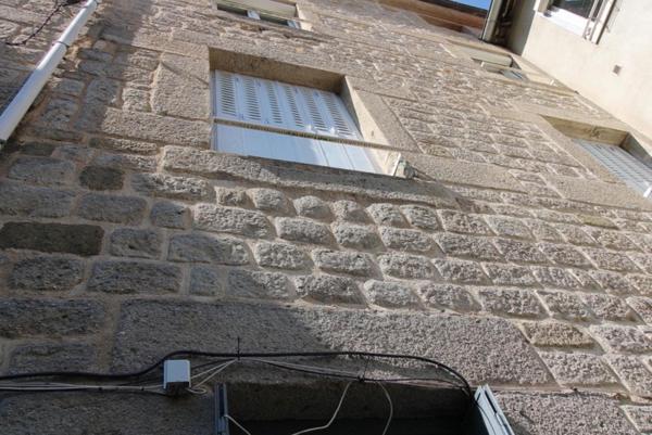 Immeuble à LE CHAMBON-FEUGEROLLES, 42500 - 180m²