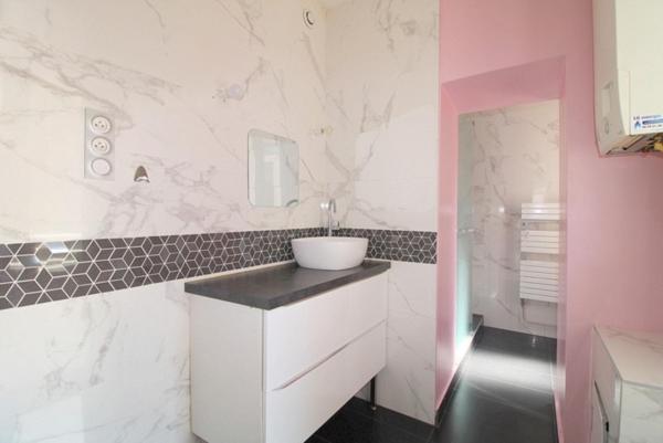 Immeuble à LE CHAMBON-FEUGEROLLES, 42500 - 180m²