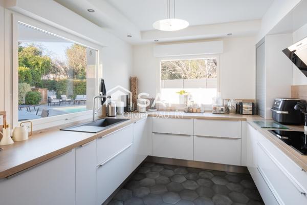 Maison familiale de 241 m² rénovée avec piscine sans travaux