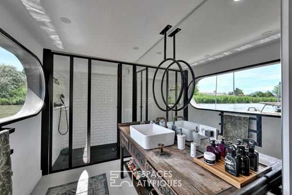 Maison flottante d’exception esprit loft en petite Camargue